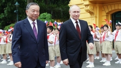 Vladimir Poutine crispe encore un peu plus les États-Unis avec sa visite d’État au Vietnam