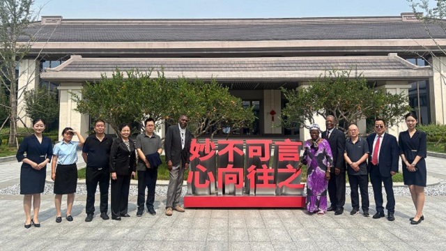 LA DÉLÉGATION DE LA FONDATION LUMUMBAVILLE VISITE LA NOUVELLE CITÉ DE XIONG’AN DANS LA PROVINCE DE HEBEI LA DÉLÉGATION DE LA FONDATION LUMUMBAVILLE VISITE LA NOUVELLE CITÉ DE XIONG’AN DANS LA PROVINCE DE HEBEI