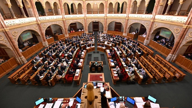 HONGRIE : LE PARLEMENT LIMITE LE MANDAT DU PREMIER MINISTRE À HUIT ANS ET COUPE LA ROUTE À UN RETOUR D’ORBÁN HONGRIE : LE PARLEMENT LIMITE LE MANDAT DU PREMIER MINISTRE À HUIT ANS ET COUPE LA ROUTE À UN RETOUR D’ORBÁN