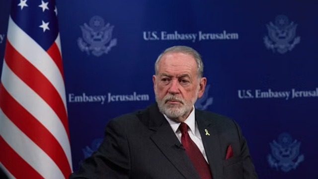 Cisjordanie : l’ambassadeur américain Mike Huckabee dénonce un « acte de terreur » mené par des colons Cisjordanie : l’ambassadeur américain Mike Huckabee dénonce un « acte de terreur » mené par des colons