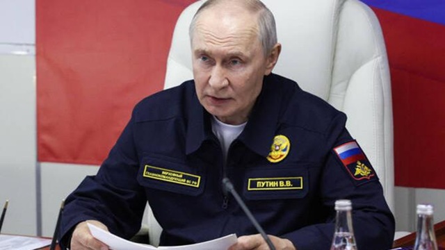 Tensions en Asie-Pacifique : Vladimir Poutine scelle la souveraineté russe lors d’une visite historique aux îles Kouriles Tensions en Asie-Pacifique : Vladimir Poutine scelle la souveraineté russe lors d’une visite historique aux îles Kouriles