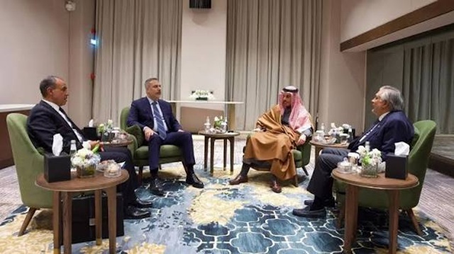 Sommet de Jeddah : L’Arabie saoudite, la Turquie et le Pakistan scellent un pacte de défense historique face à la crise au Moyen-Orient Sommet de Jeddah : L’Arabie saoudite, la Turquie et le Pakistan scellent un pacte de défense historique face à la crise au Moyen-Orient