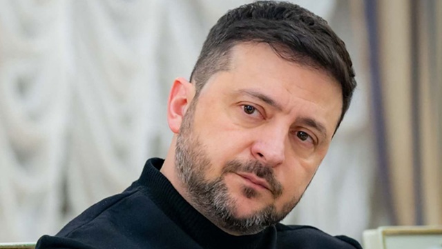 Ukraine : Volodymyr Zelensky ouvre la porte à une « désescalade » sous condition de réciprocité russe Ukraine : Volodymyr Zelensky ouvre la porte à une « désescalade » sous condition de réciprocité russe